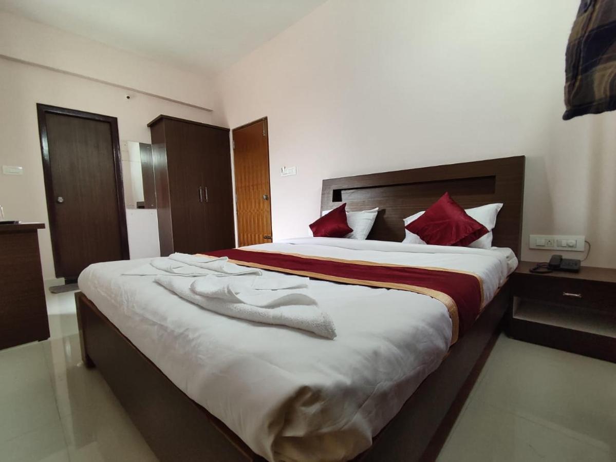 Hotel Royal Suites Бангалор Экстерьер фото